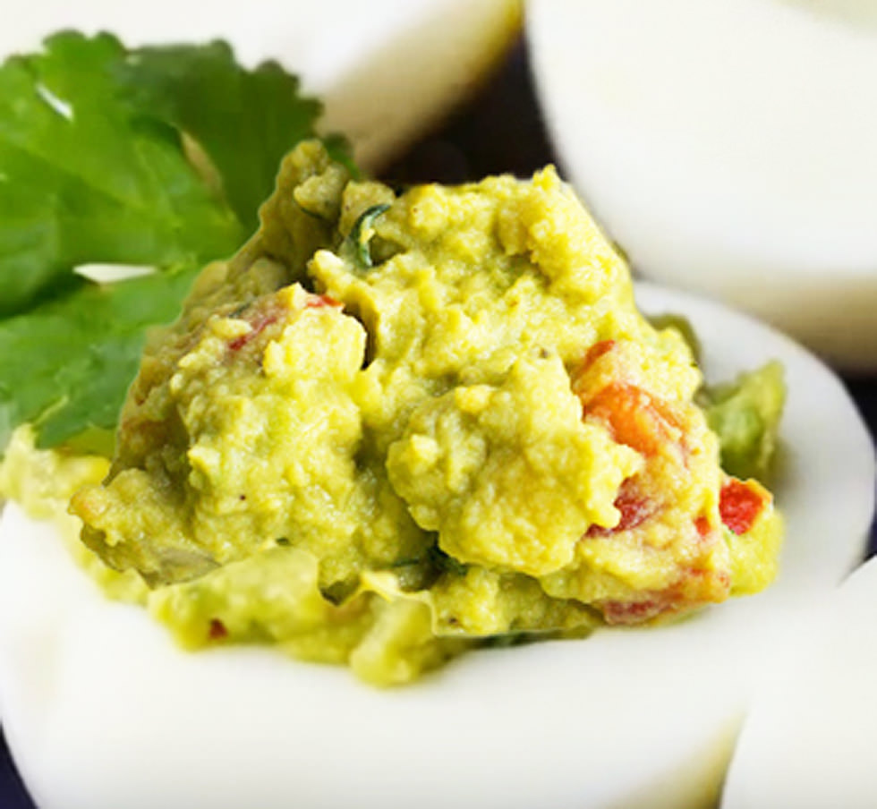 Gefüllte Guacamole-Eier