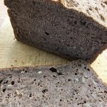 Buchweizenbrot mit Chia-Samen, Amaranth und Walnüssen